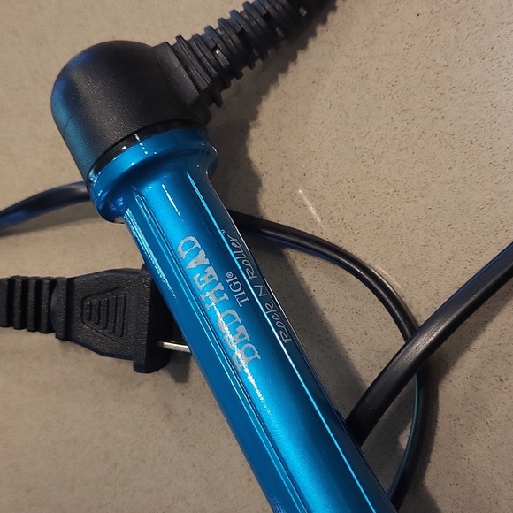 Bed Head TIGI Rock N Roller Works Great Preowned Long Cord Heats Quickly - Picture 3 of 8